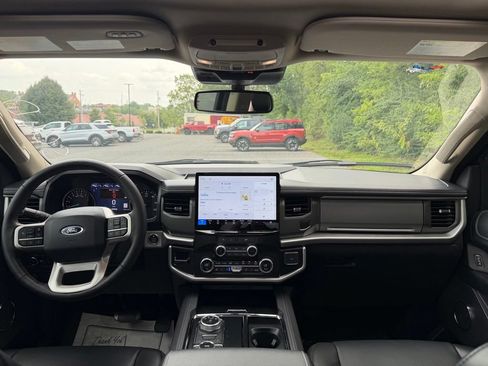Used 2024 Ford Expedition XLT AWD/4WD image 15