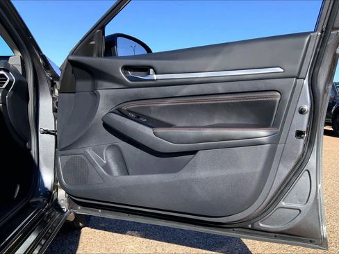 Used 2023 Nissan Altima 2.0 SR image 46