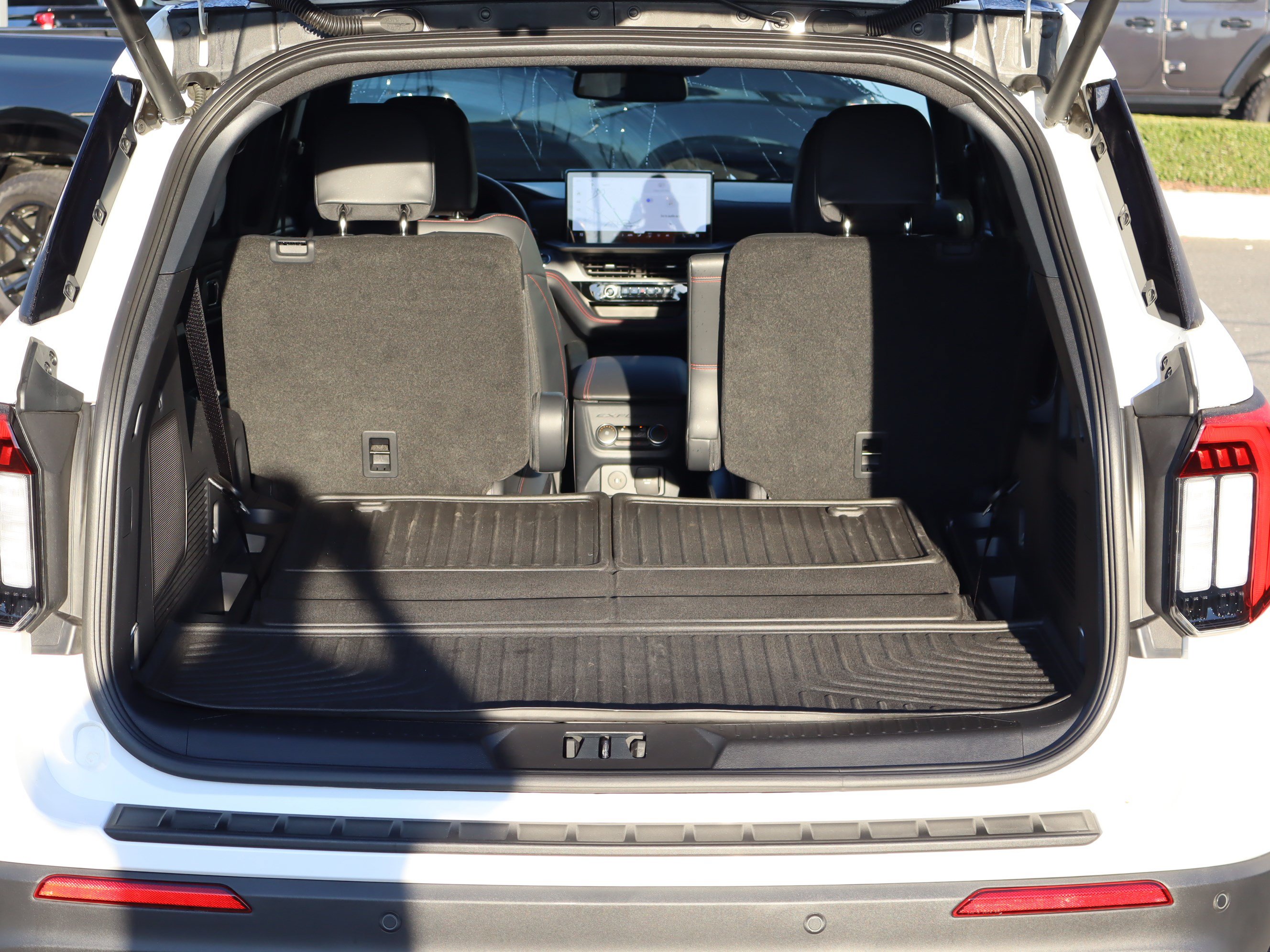 Used 2026 Ford Explorer ST AWD/4WD image 34