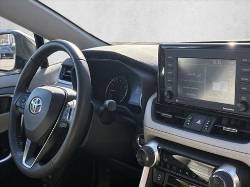 Used 2021 Toyota RAV4 XLE Premium image 21