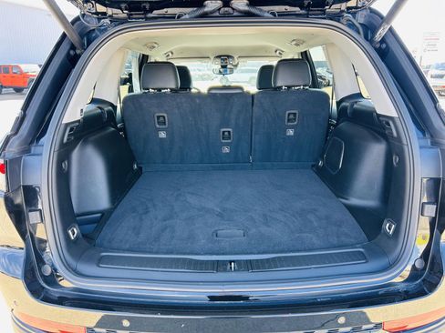 Used 2023 Jeep Grand Cherokee Limited w/ Black Appearance Package image 31