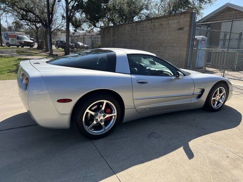 Used 2001 Chevrolet Corvette Coupe w/ Preferred Equipment Group2 image 13