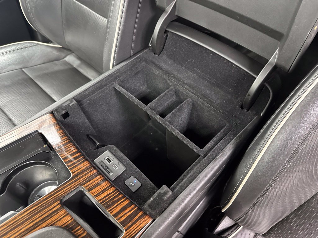 Used 2022 Cadillac Escalade Premium Luxury AWD/4WD image 31