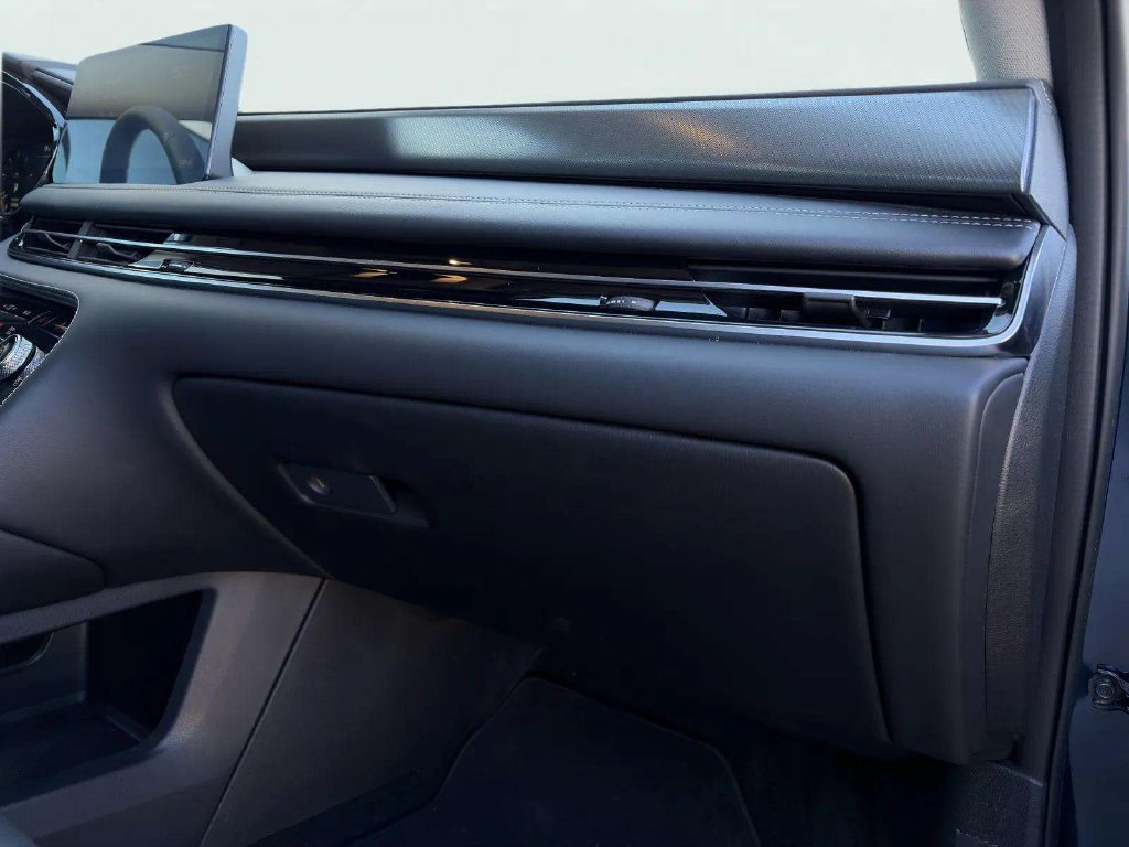 Used 2026 INFINITI QX60 Luxe w/ Cargo Package FWD image 8