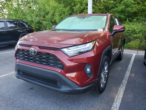 Used 2023 Toyota RAV4 XLE Premium FWD image 3