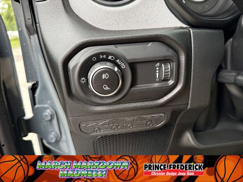 New 2025 Jeep Gladiator Sport image 27