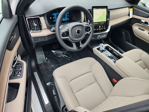 New 2026 Volvo XC90 T8 Plus w/ Protection Package Premier AWD/4WD image 16