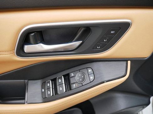 Certified 2023 Nissan Rogue Platinum image 18