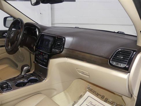 Used 2020 Jeep Grand Cherokee Overland image 25