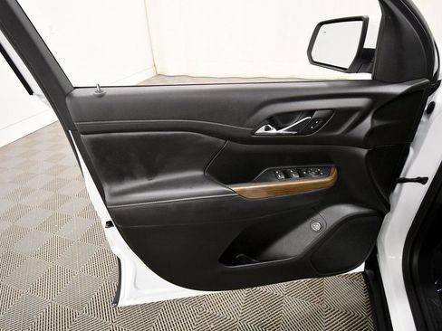 Used 2023 GMC Acadia SLE w/ Driver Convenience Package image 13