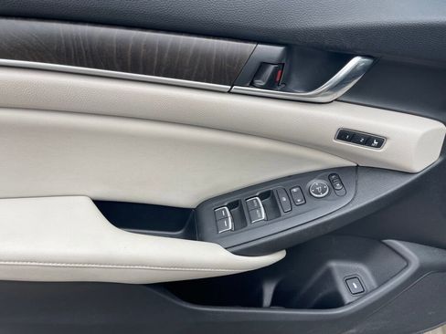 Certified 2018 Honda Accord Touring image 6