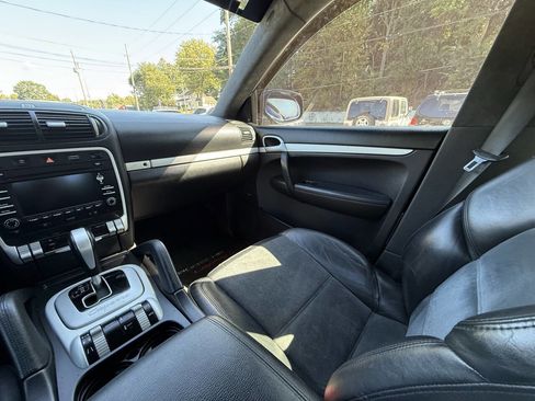 Used 2009 Porsche Cayenne GTS image 24