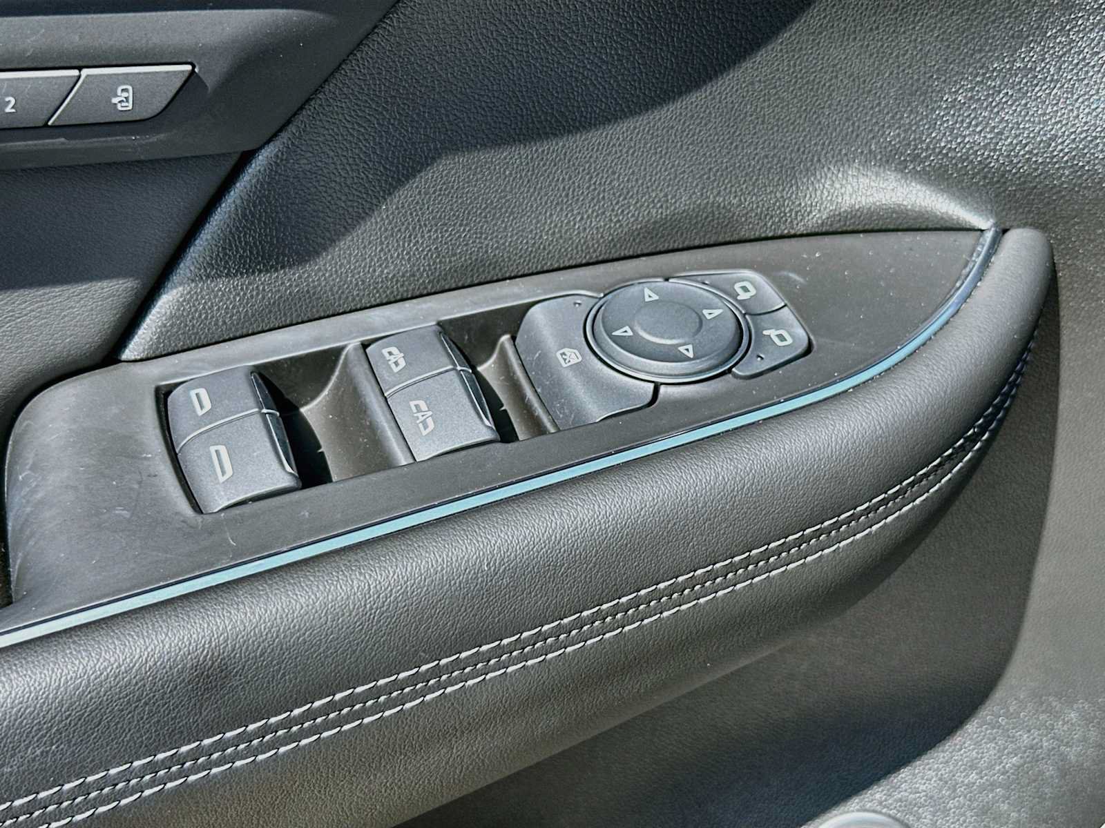 Used 2025 Buick Envision Avenir AWD/4WD image 18