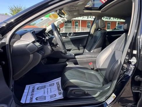 Used 2018 Honda Civic Touring image 10