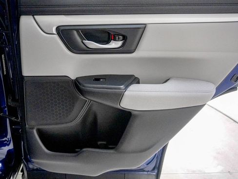 Used 2020 Honda CR-V LX image 31