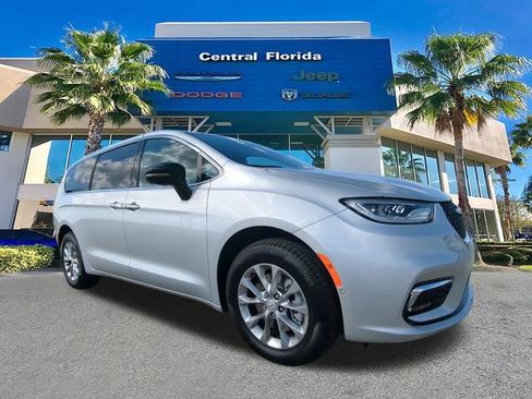 New 2026 Chrysler Pacifica Limited w/ Uconnect Theater Family Group image 2