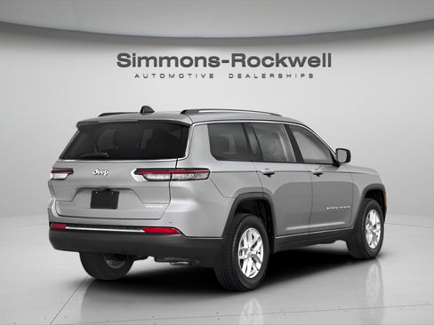 Used 2024 Jeep Grand Cherokee L Laredo AWD/4WD image 10