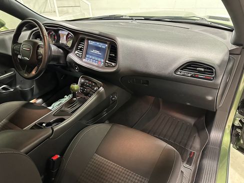 Used 2018 Dodge Challenger R/T Scat Pack RWD image 12