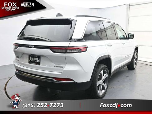 Used 2025 Jeep Grand Cherokee Limited AWD/4WD image 16
