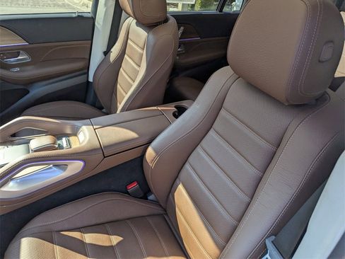 Used 2024 Mercedes-Benz GLS 450 4MATIC image 10