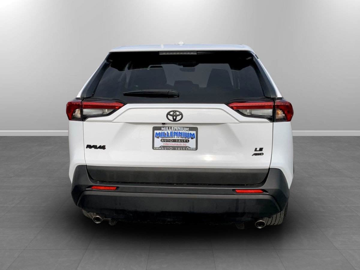 Used 2022 Toyota RAV4 LE AWD/4WD image 6