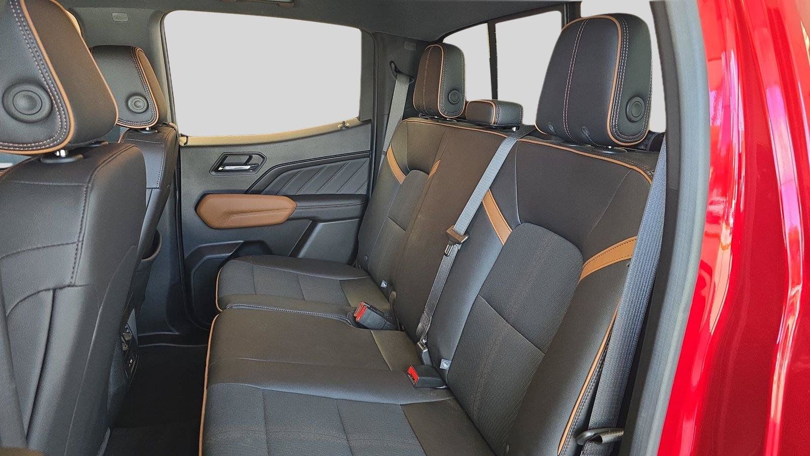 Used 2023 GMC Canyon AT4 w/ Canyon Safety Plus Package AWD/4WD image 18