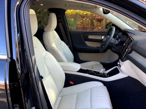 Used 2024 Volvo XC40 B5 Plus w/ Protection Package Premier image 7