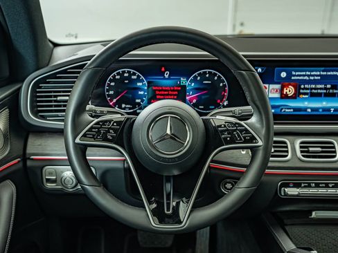 Used 2025 Mercedes-Benz GLE 350 4MATIC w/ AMG Line Exterior image 24