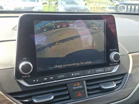 Used 2025 Nissan Altima 2.5 SV FWD image 19