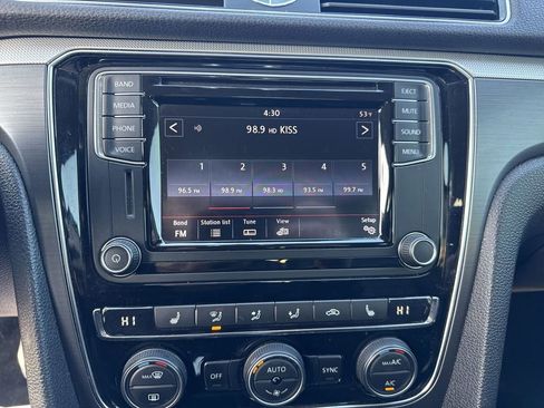 Used 2017 Volkswagen Passat 1.8T R-Line image 16