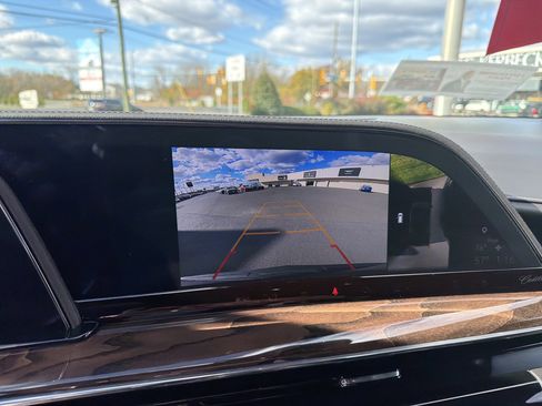 Used 2022 Cadillac Escalade ESV Premium Luxury Platinum image 18