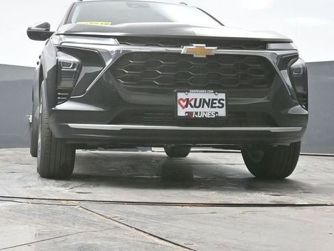New 2026 Chevrolet Trax LT w/ Driver Confidence Package FWD image 42