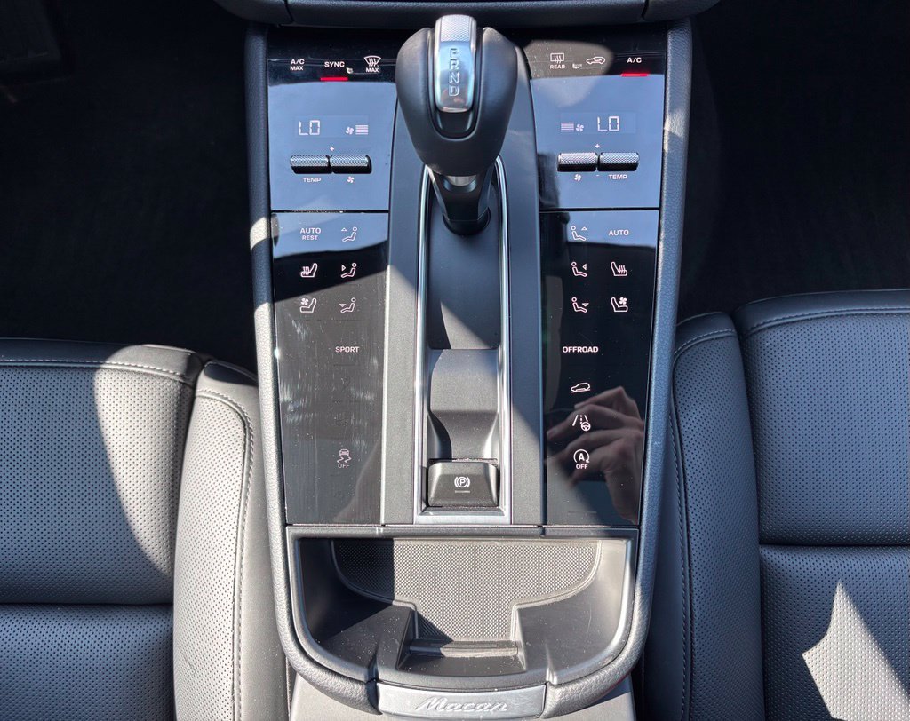 Certified 2026 Porsche Macan AWD/4WD image 27