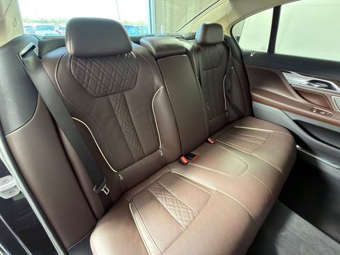 Used 2020 BMW 750i xDrive w/ Cold Weather Package image 28