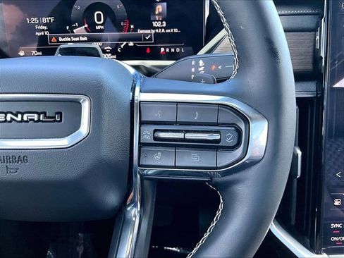 Used 2024 GMC Acadia Denali w/ Super Cruise Package FWD image 21