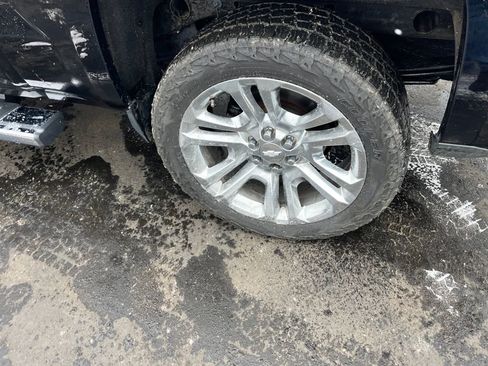 Used 2015 Chevrolet Silverado 1500 High Country w/ High Country Premium Package image 32