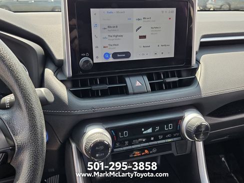 Used 2025 Toyota RAV4 XLE AWD/4WD image 17
