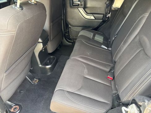 Used 2017 Jeep Wrangler Unlimited Rubicon w/ Connectivity Group image 22