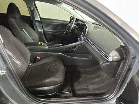 Used 2024 Hyundai Elantra SEL FWD image 31