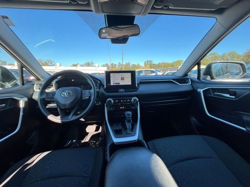 Used 2025 Toyota RAV4 XLE image 34