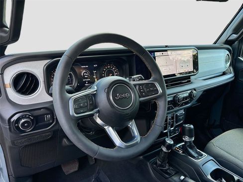 Used 2024 Jeep Wrangler Unlimited Sahara AWD/4WD image 9