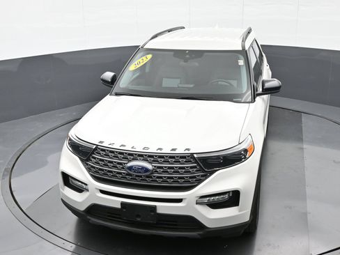Used 2023 Ford Explorer XLT w/ Equipment Group 202A AWD/4WD image 36