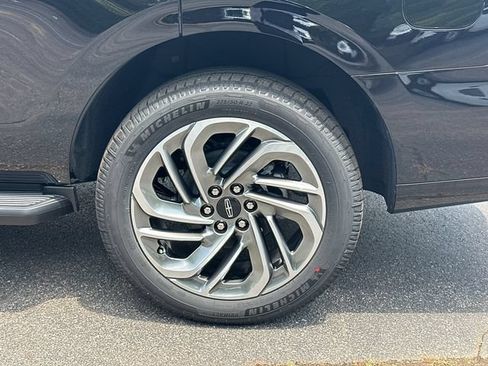 New 2026 Lincoln Navigator Premiere AWD/4WD image 19
