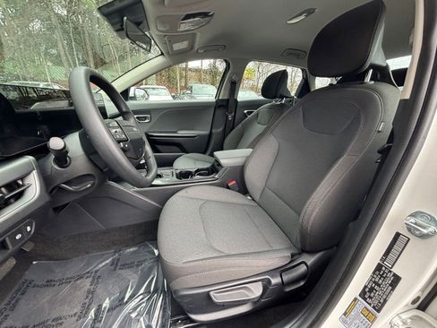 Used 2025 Kia K4 LXS image 37