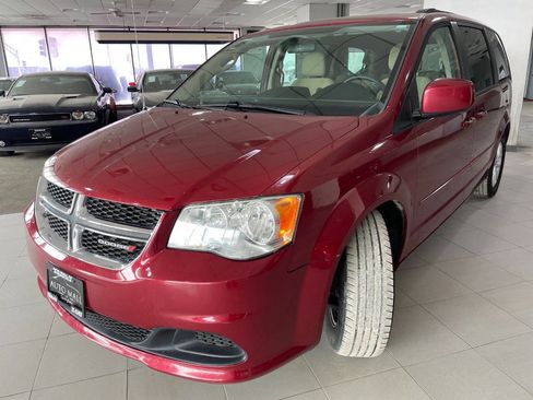 Used 2016 Dodge Grand Caravan SXT image 3