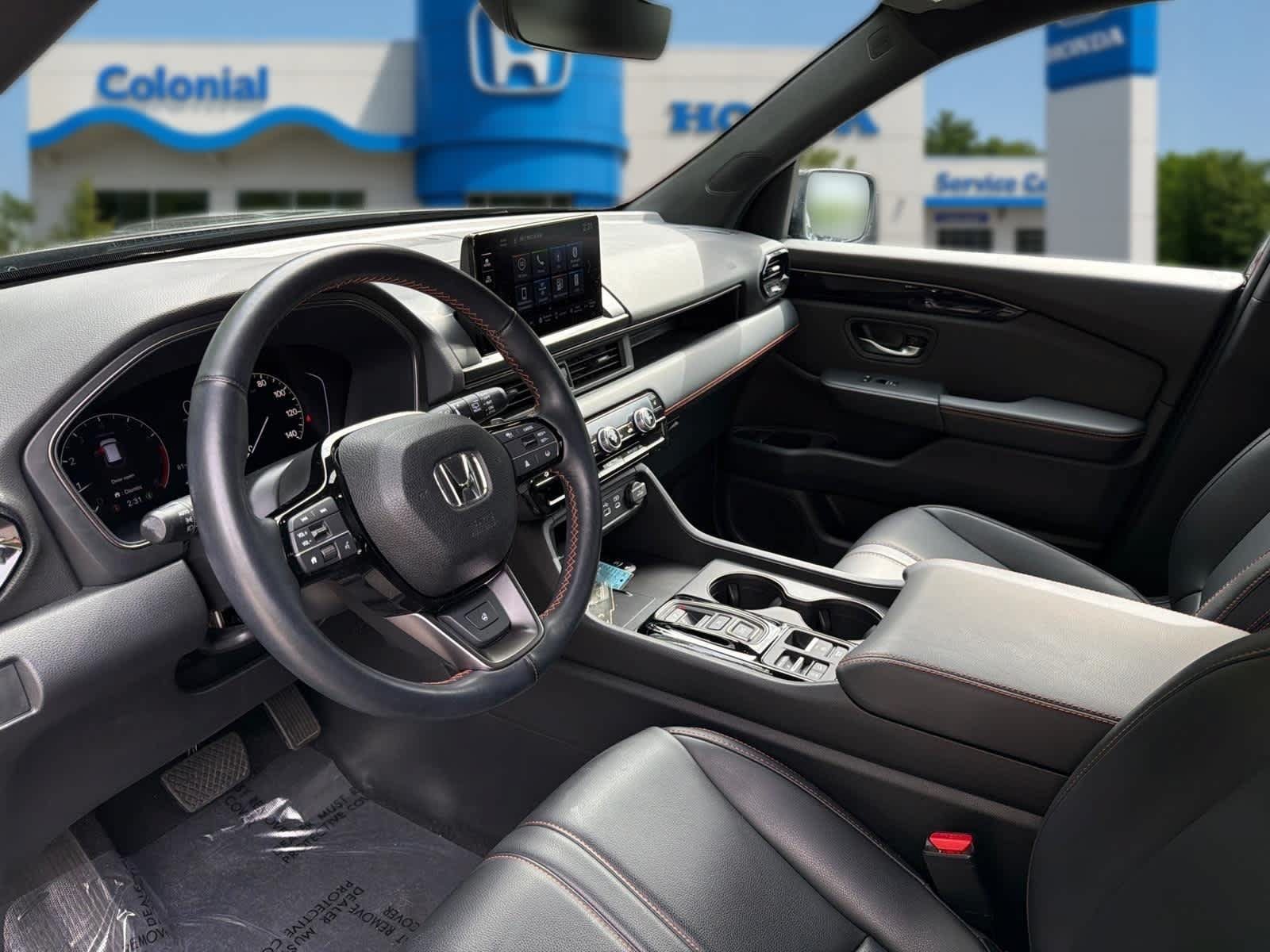 Used 2025 Honda Pilot TrailSport image 12