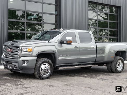 Used 2017 GMC Sierra 3500 Denali w/ Duramax Plus Package AWD/4WD image 2