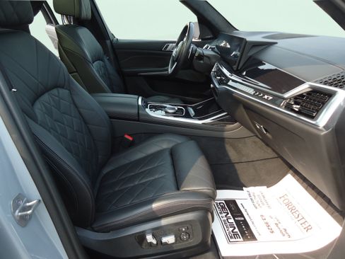 Used 2023 BMW X7 xDrive40i w/ M Sport Package AWD/4WD image 27