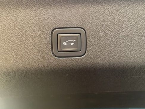 Used 2021 Chevrolet Tahoe Z71 image 12