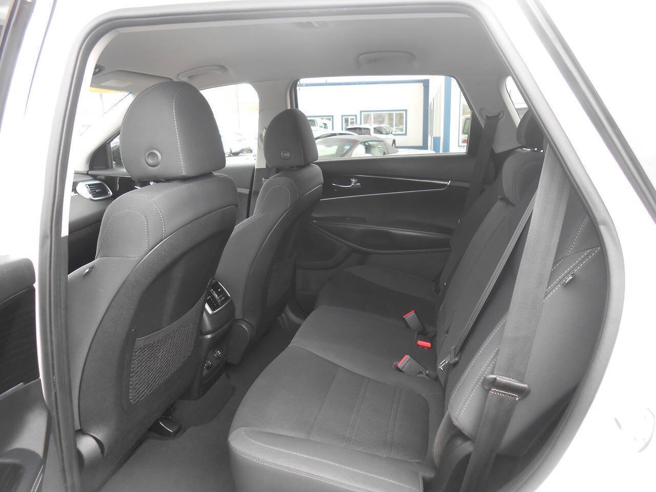 Used 2019 Kia Sorento AWD V6 image 11